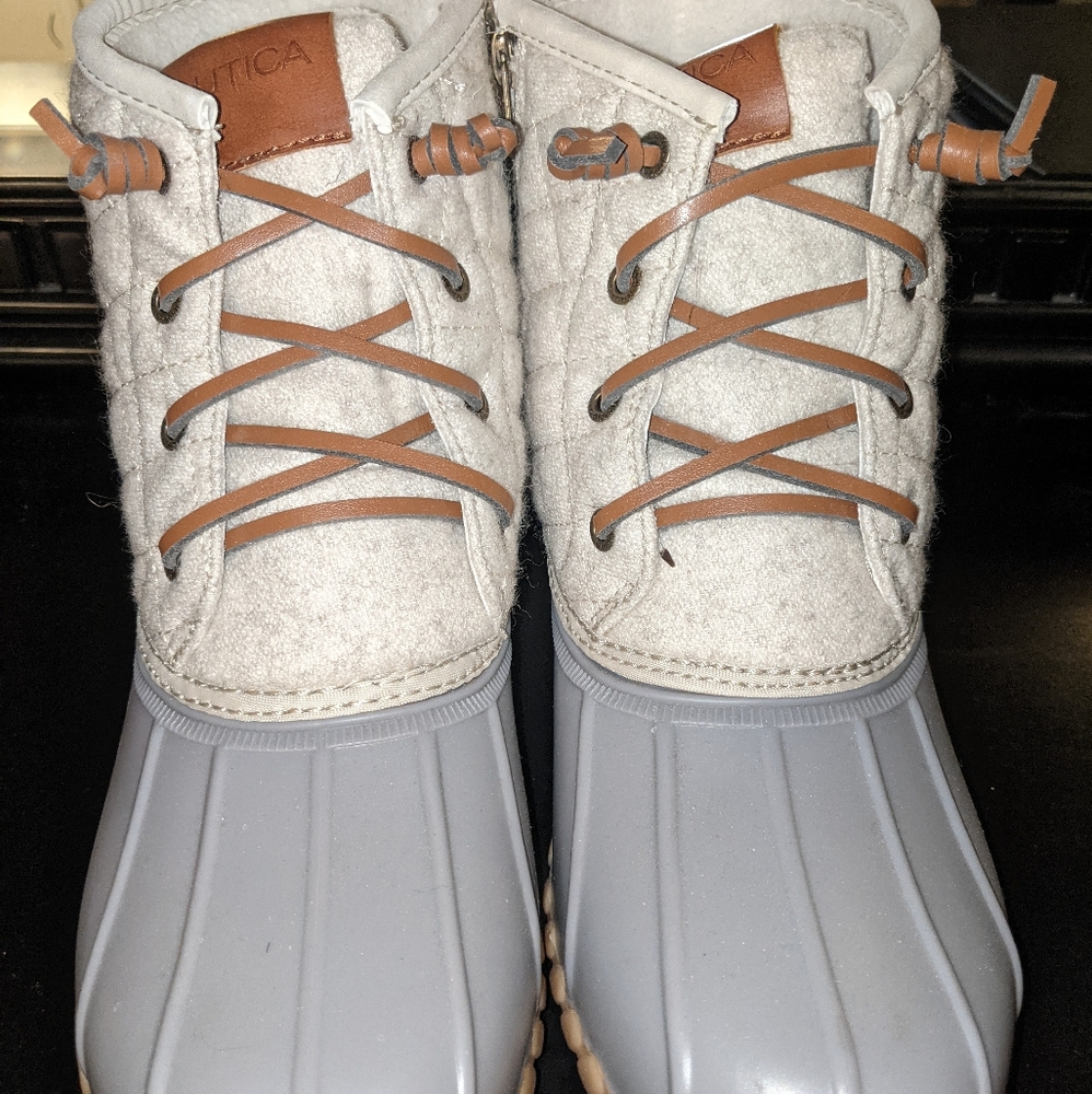 Duck boots